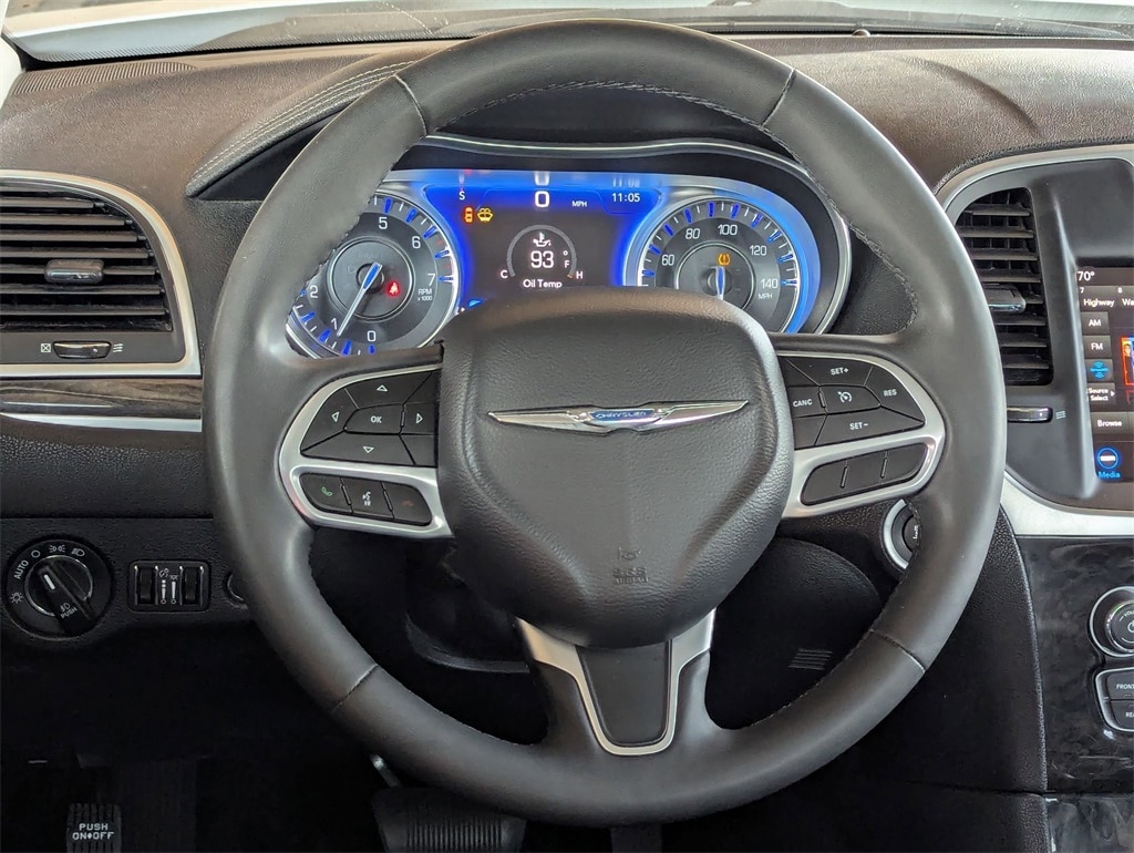 Thumbnail: 2022 Chrysler 300 - 22