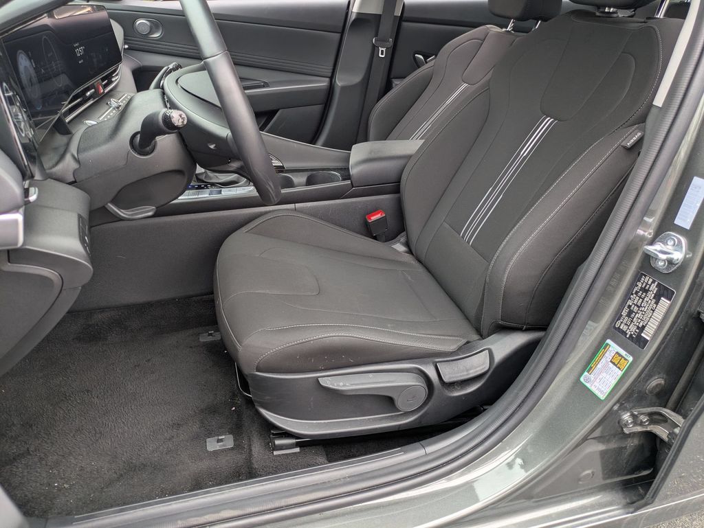 2025 Hyundai Elantra SEL - Photo 14