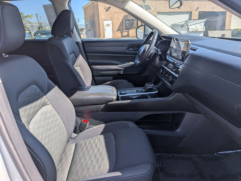 Thumbnail: 2024 Nissan Pathfinder - 31