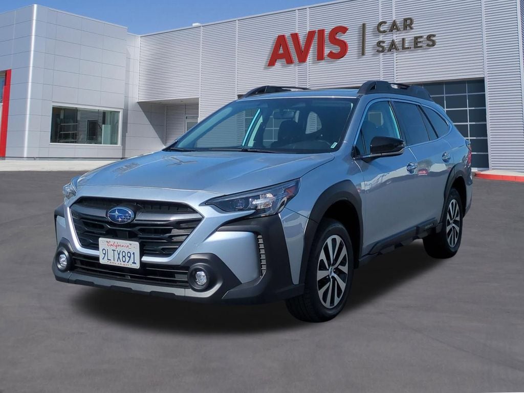 2025 Subaru Outback Premium's photo
