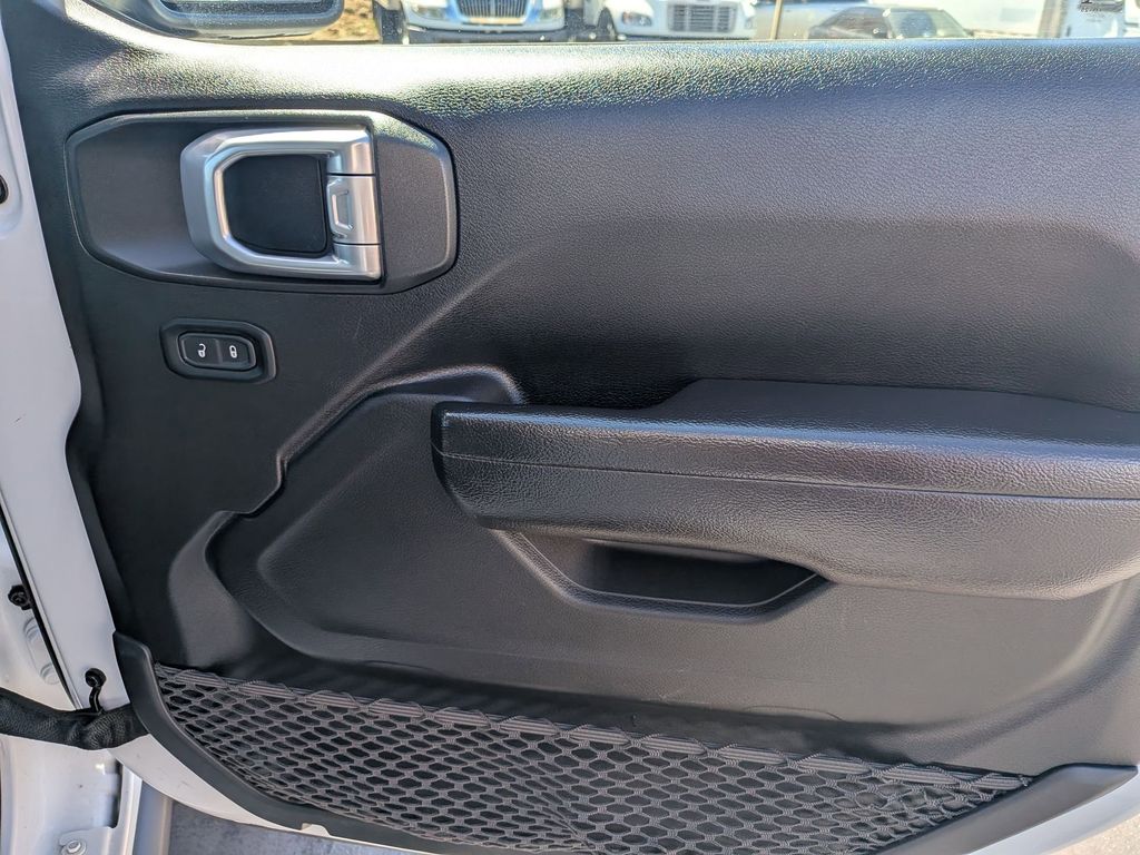 Thumbnail: 2025 Jeep Wrangler - 34