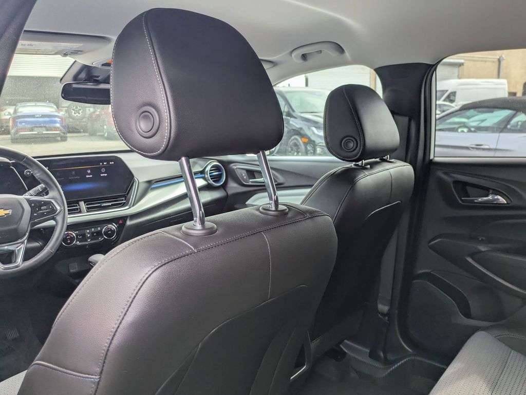 Thumbnail: 2025 Chevrolet Trax - 31