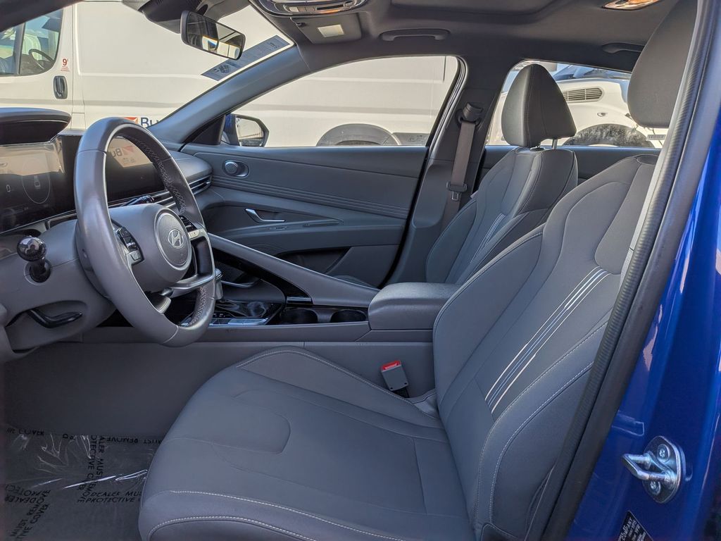 Thumbnail: 2025 Hyundai Elantra - 15