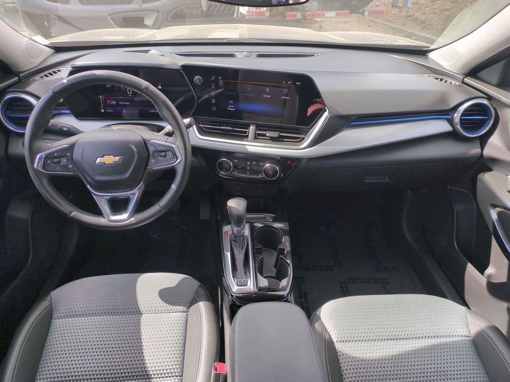 Thumbnail: 2025 Chevrolet Trax - 25