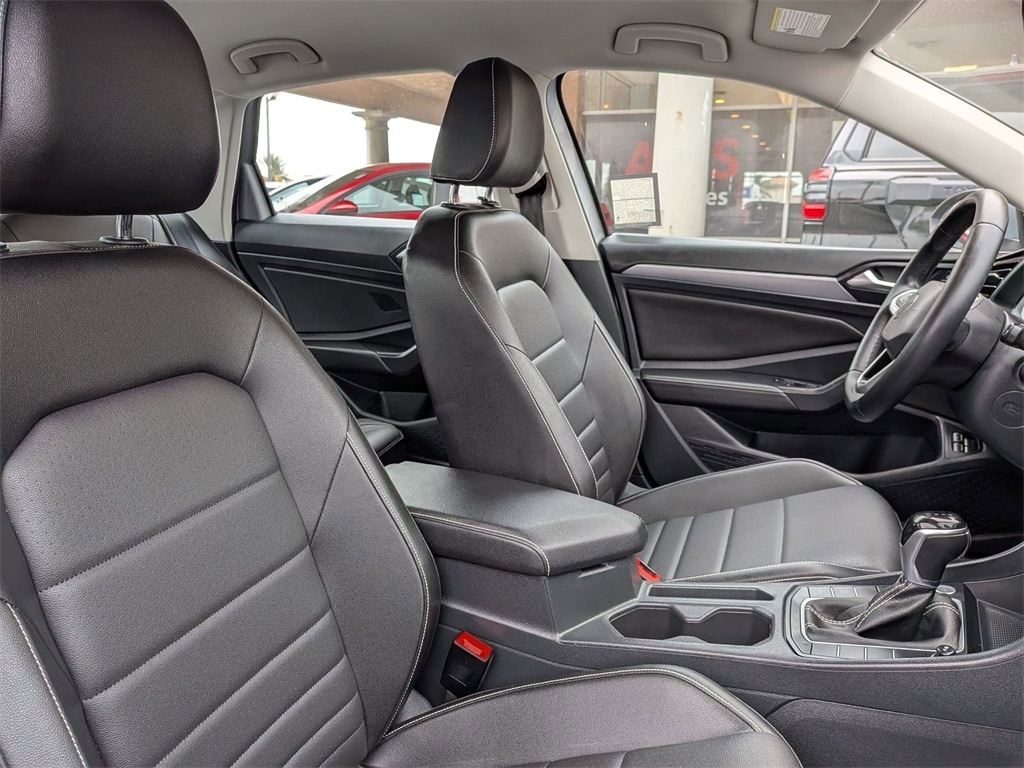 Thumbnail: 2024 Volkswagen Jetta - 32