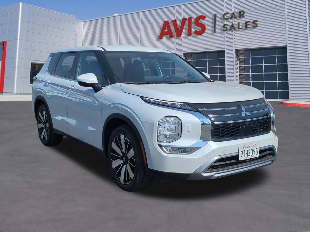 Thumbnail: 2025 Mitsubishi Outlander - 3