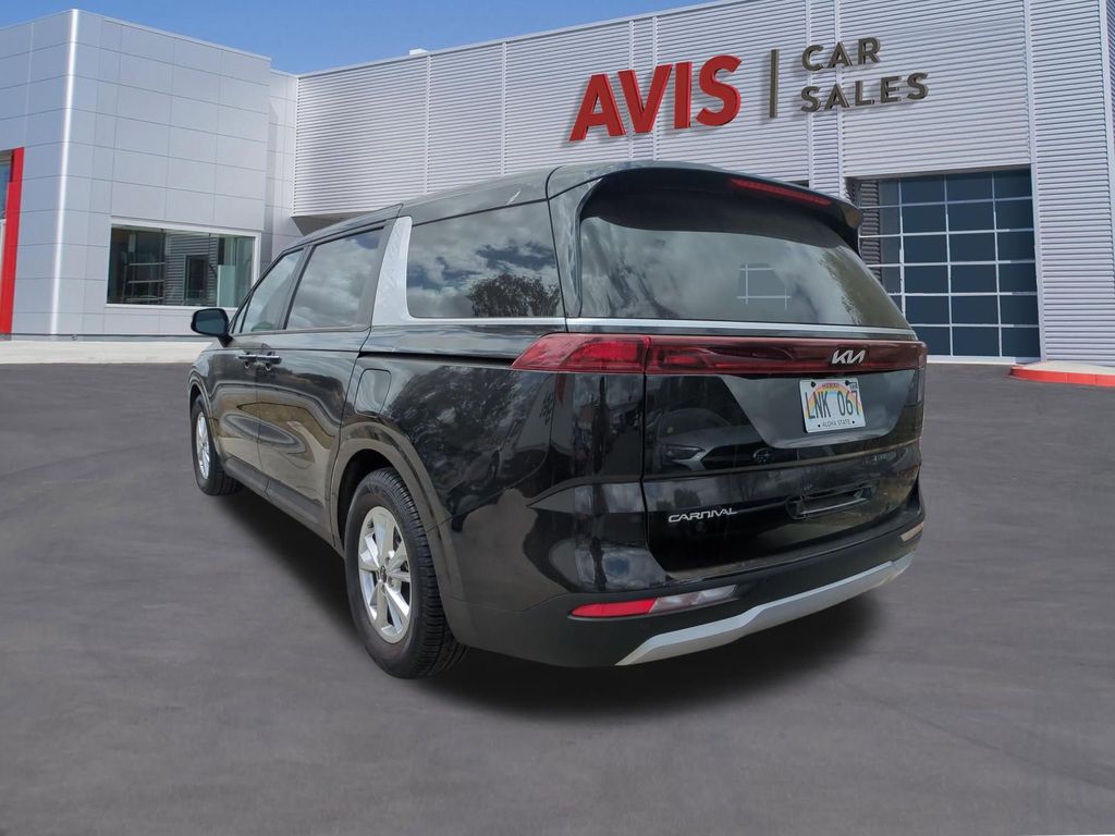 Thumbnail: 2023 Kia Carnival - 7