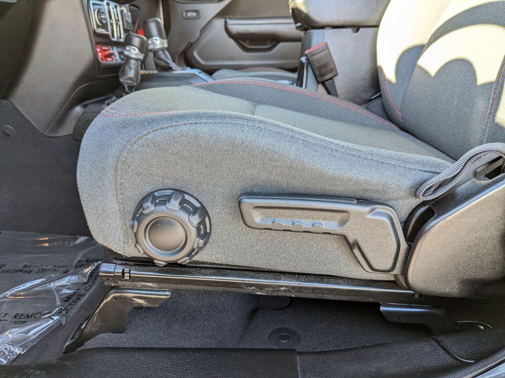 Thumbnail: 2025 Jeep Wrangler - 16