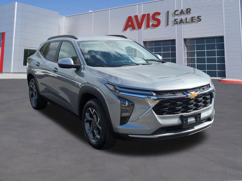 Thumbnail: 2025 Chevrolet Trax - 3