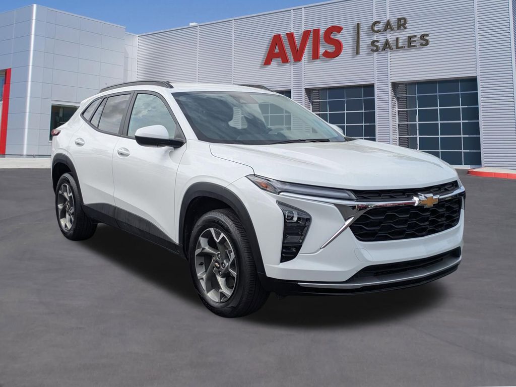 Thumbnail: 2025 Chevrolet Trax - 3
