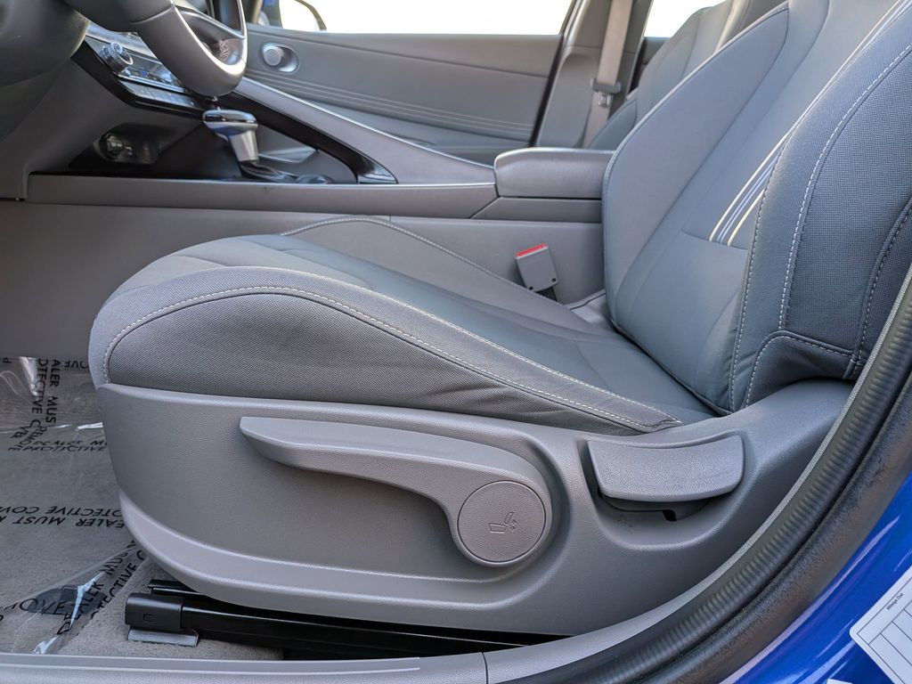 Thumbnail: 2025 Hyundai Elantra - 16