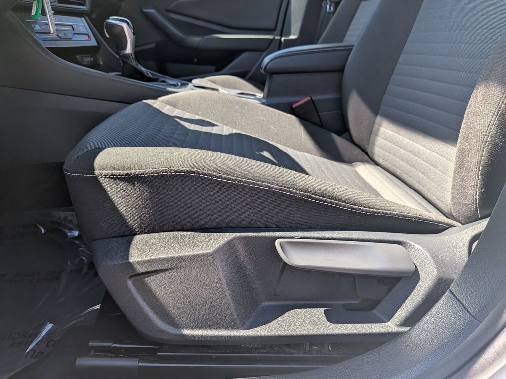 Thumbnail: 2025 Volkswagen Jetta - 16