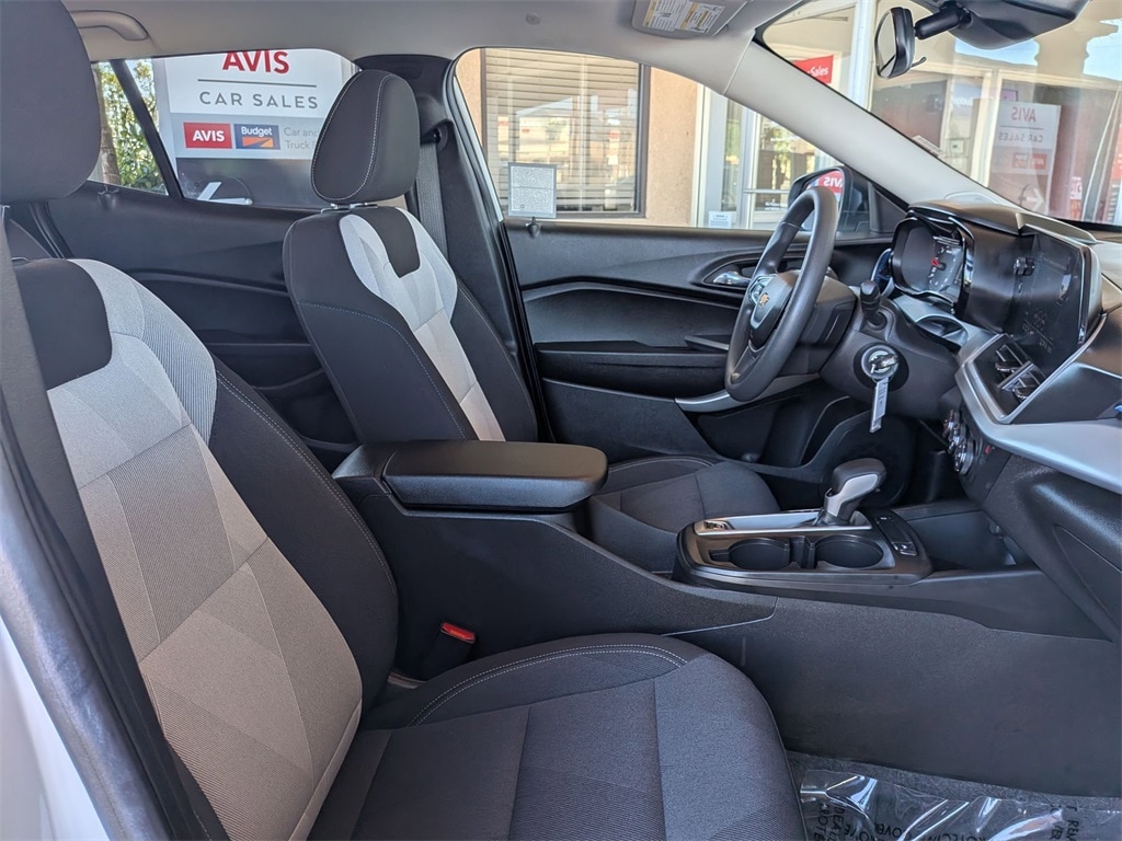 Thumbnail: 2025 Chevrolet Trax - 31