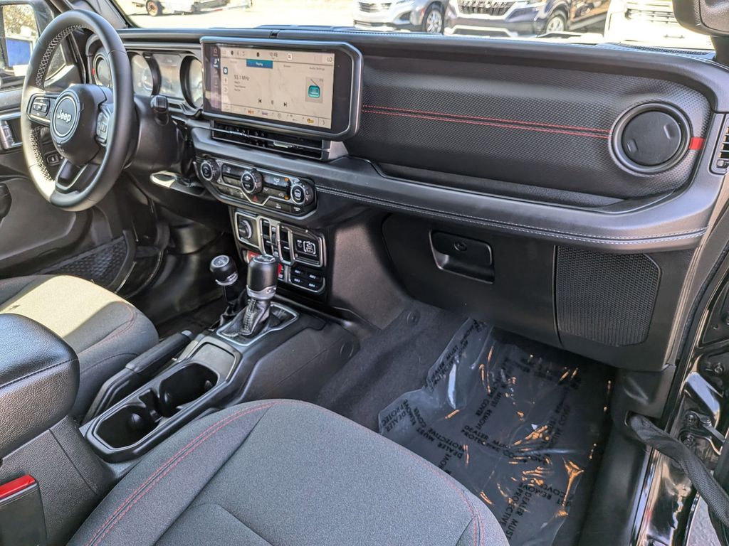 Thumbnail: 2025 Jeep Wrangler - 32