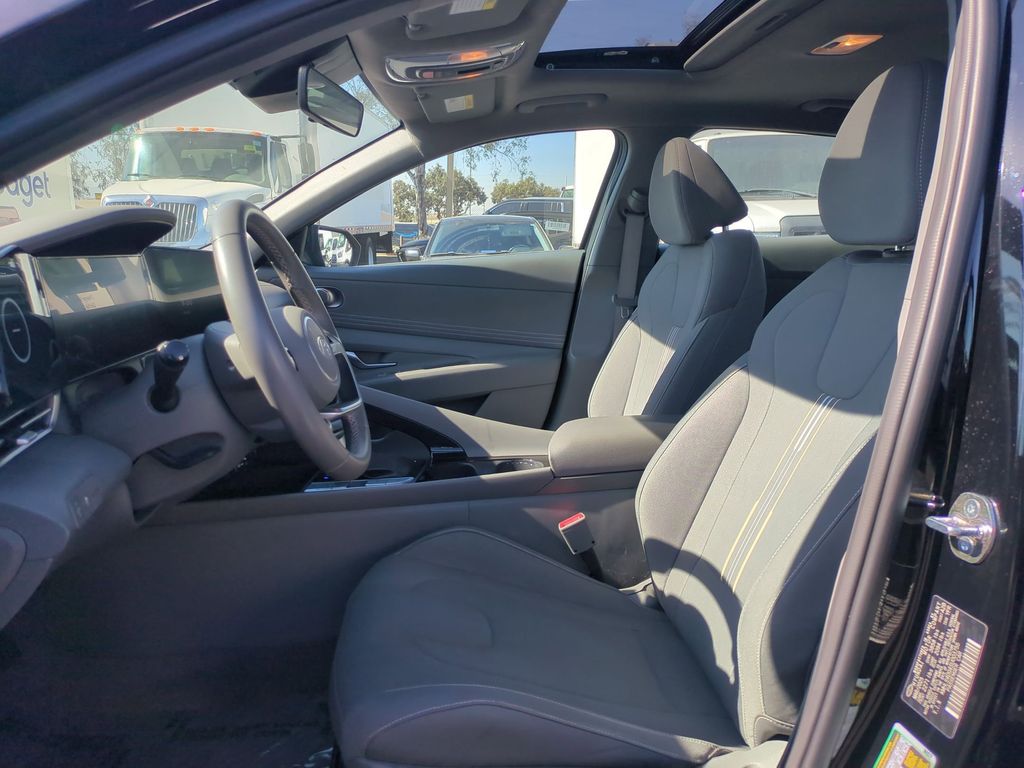 Thumbnail: 2025 Hyundai Elantra - 24