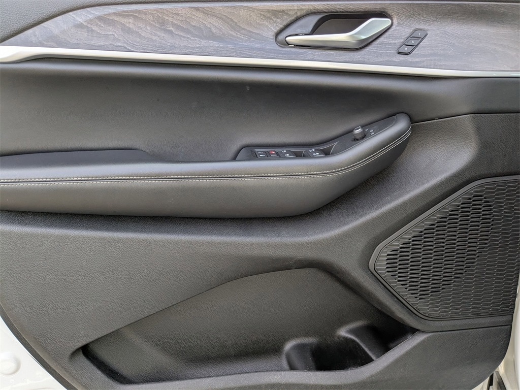 Thumbnail: 2023 Jeep Grand Cherokee L - 16