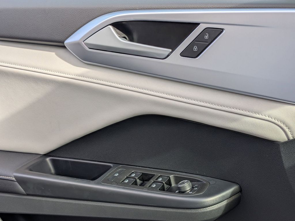 Thumbnail: 2025 Volkswagen Taos - 13