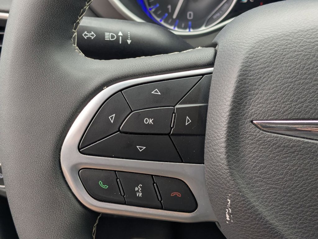 Thumbnail: 2025 Chrysler Pacifica - 18