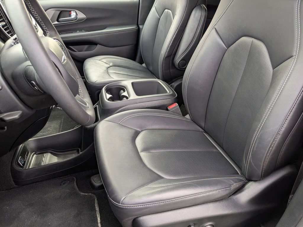 Thumbnail: 2025 Chrysler Pacifica - 16