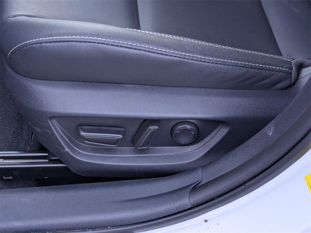 Thumbnail: 2025 Toyota Camry - 16