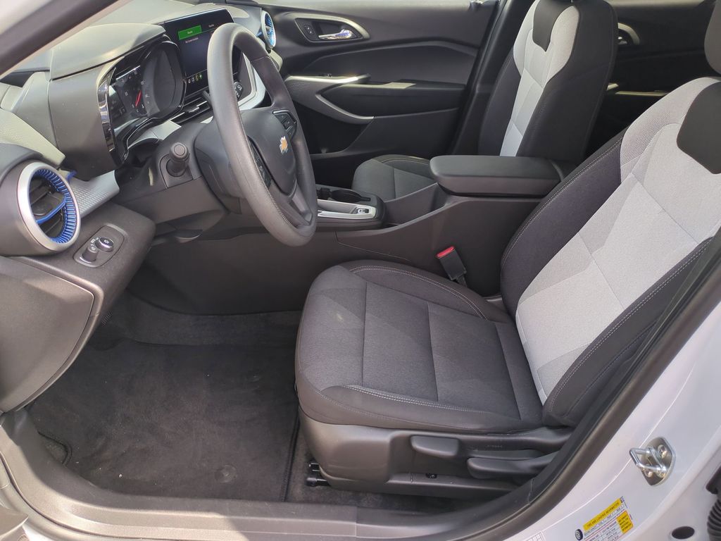 Thumbnail: 2025 Chevrolet Trax - 19