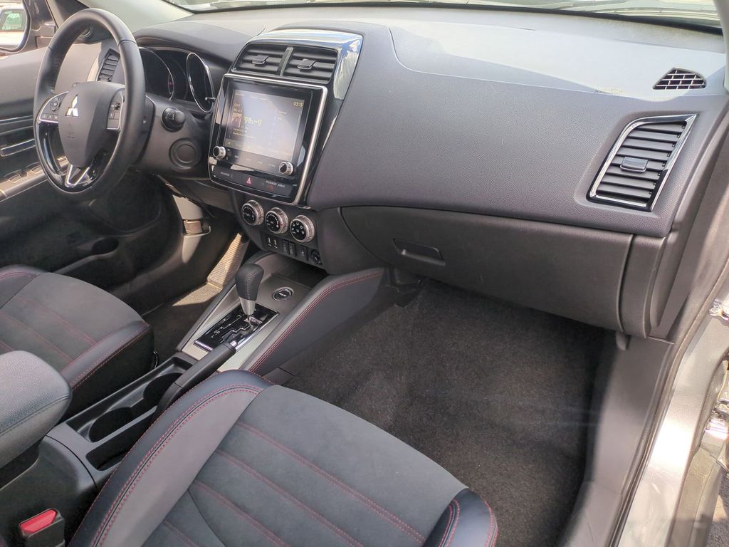 Thumbnail: 2025 Mitsubishi Outlander Sport - 25