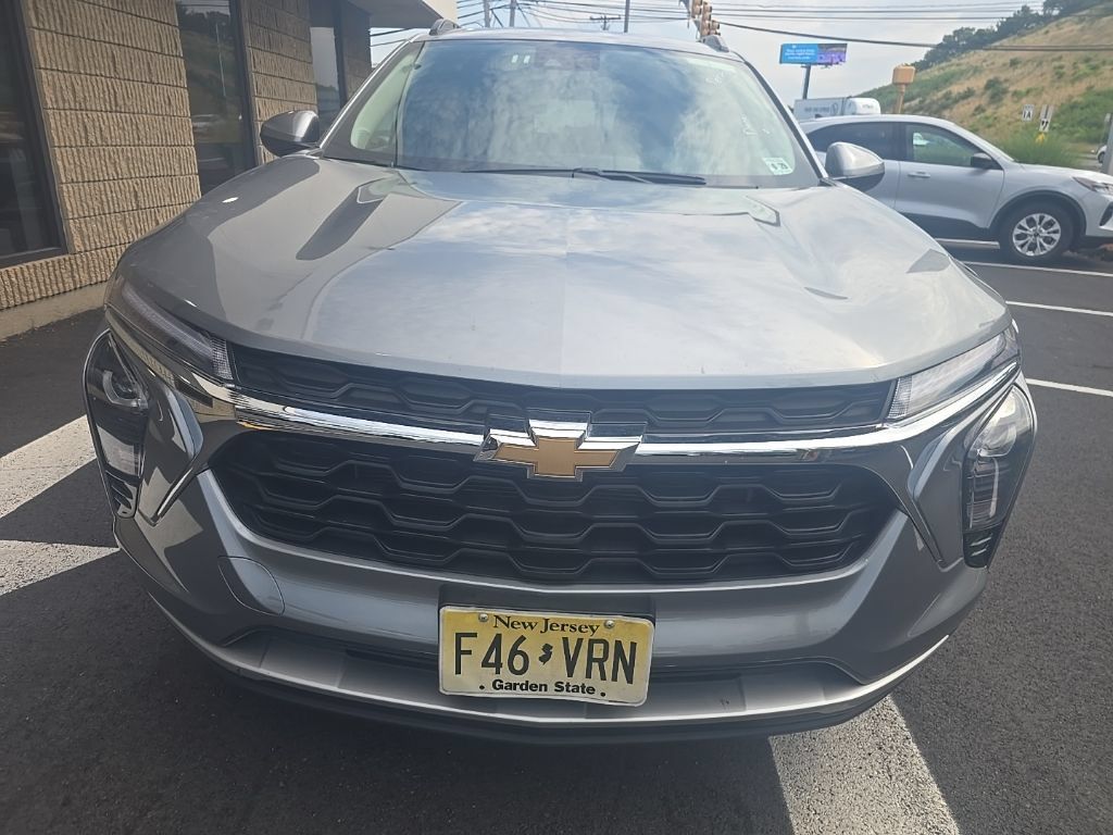 Thumbnail: 2025 Chevrolet Trax - 2