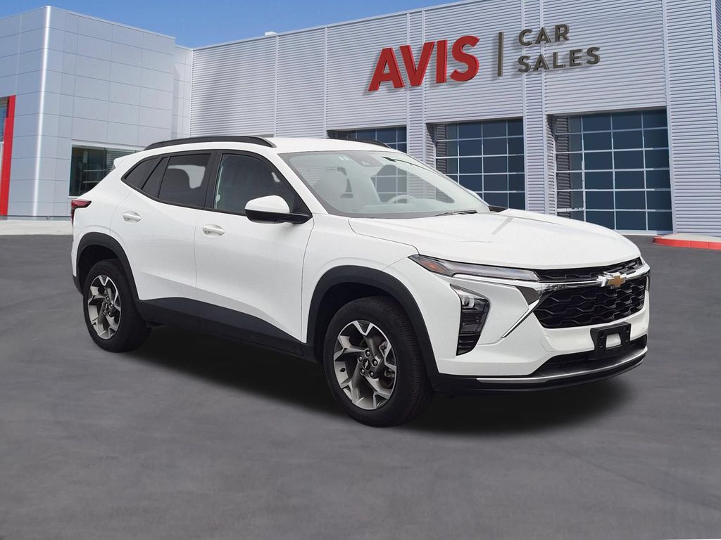 Thumbnail: 2025 Chevrolet Trax - 3