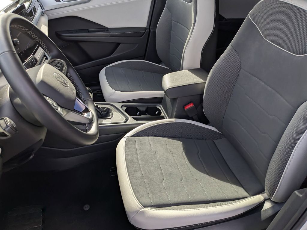 Thumbnail: 2025 Volkswagen Taos - 16