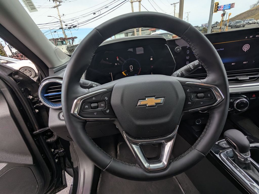 Thumbnail: 2025 Chevrolet Trax - 16