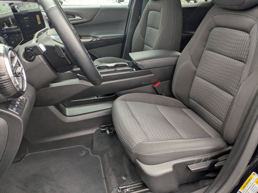 Thumbnail: 2025 Chevrolet Equinox - 16