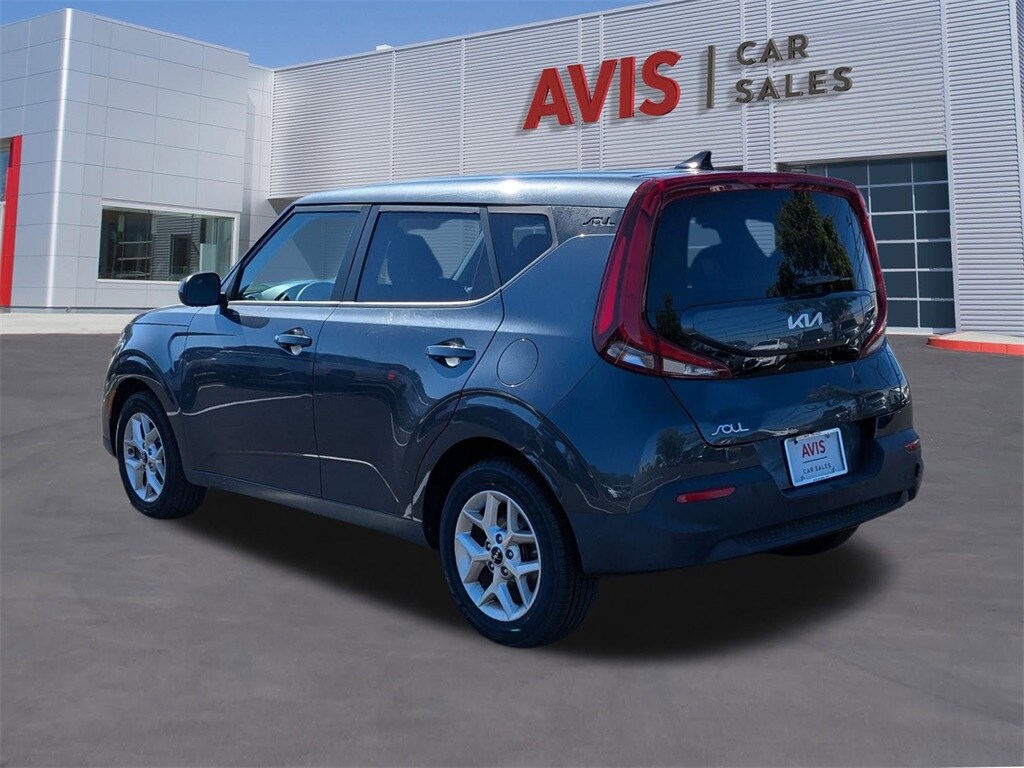 2022 Kia Soul LX photo 2