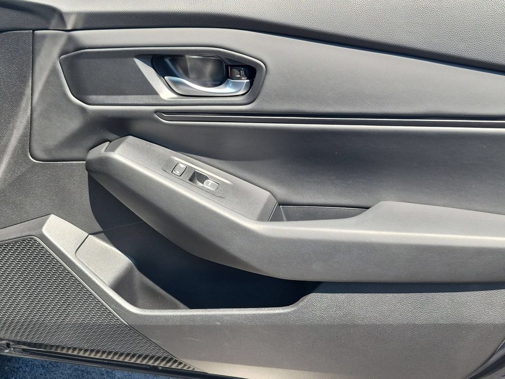 2025 Honda Accord SE - Photo 32