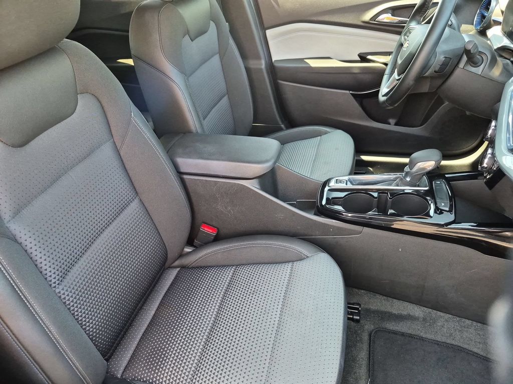 Thumbnail: 2025 Chevrolet Trax - 30