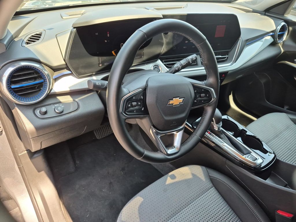 Thumbnail: 2025 Chevrolet Trax - 15