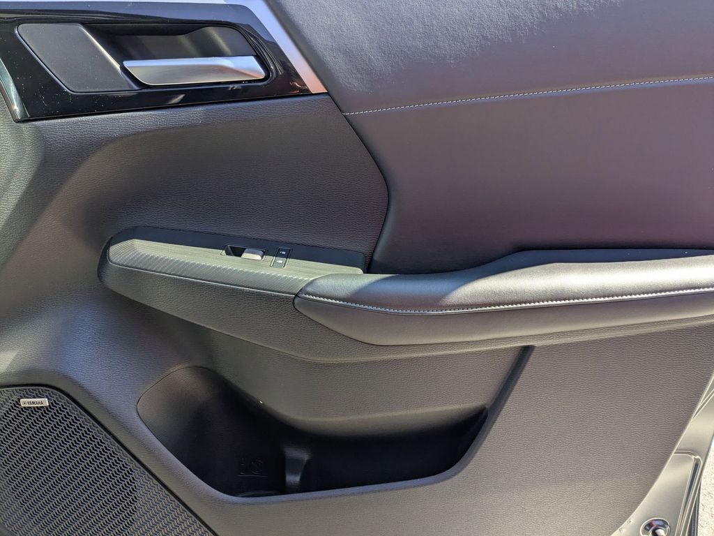 Thumbnail: 2025 Mitsubishi Outlander - 32