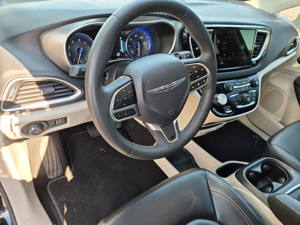 Thumbnail: 2023 Chrysler Pacifica - 15