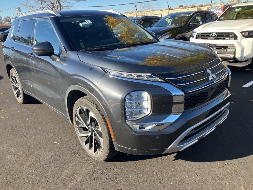 Thumbnail: 2024 Mitsubishi Outlander - 2