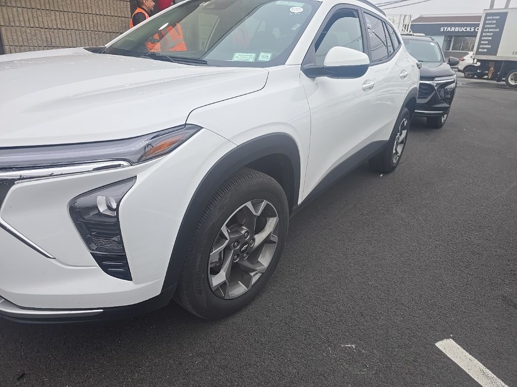 Thumbnail: 2025 Chevrolet Trax - 1