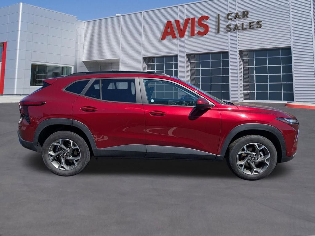 Thumbnail: 2025 Chevrolet Trax - 5