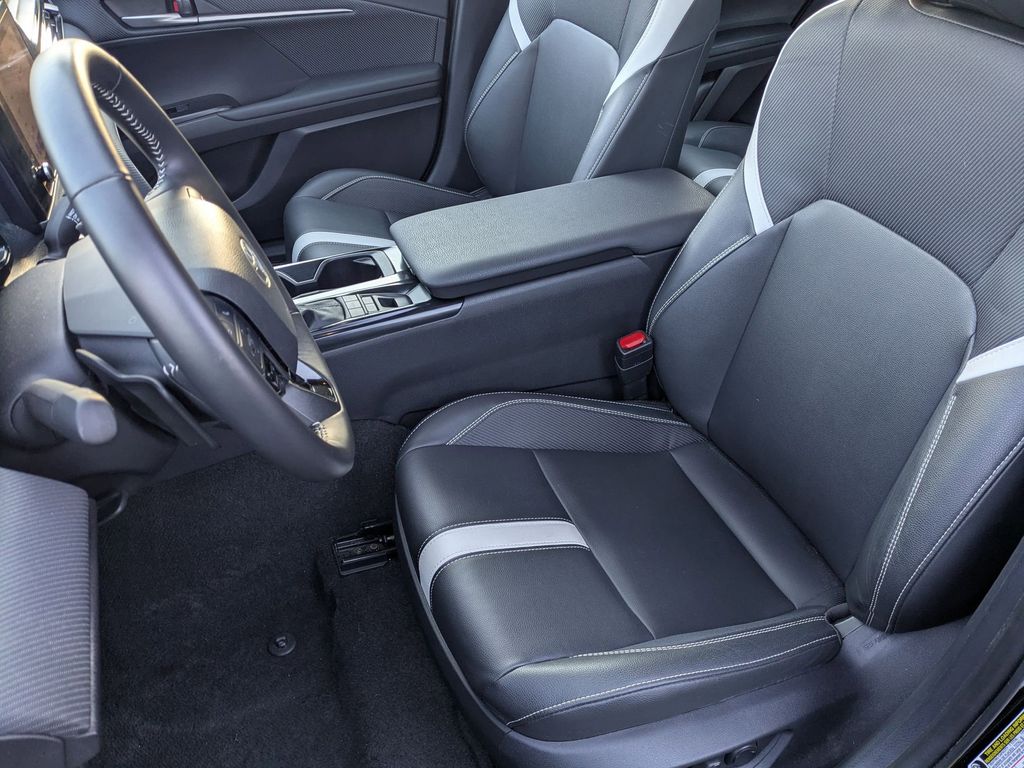 Thumbnail: 2025 Toyota Camry - 18