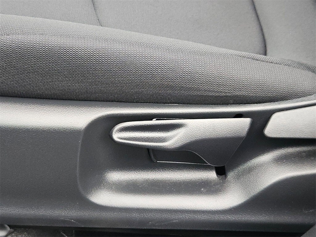 Thumbnail: 2025 Toyota Corolla Cross - 6