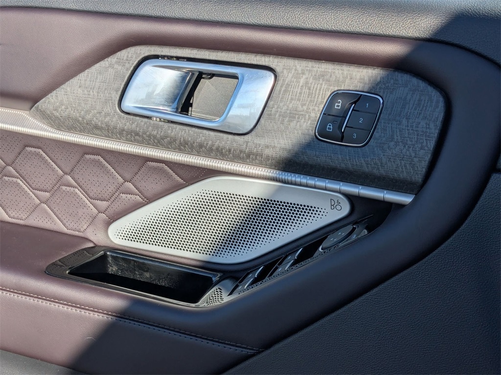 Thumbnail: 2025 Ford Explorer - 14