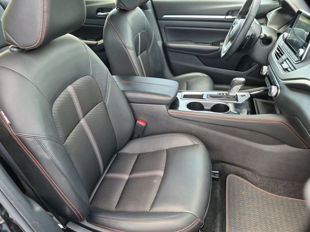 2025 Nissan Altima SR - Photo 30