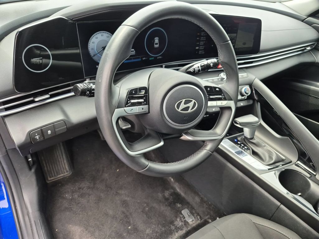 Thumbnail: 2025 Hyundai Elantra - 15