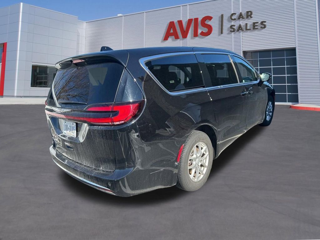 Thumbnail: 2025 Chrysler Pacifica - 5