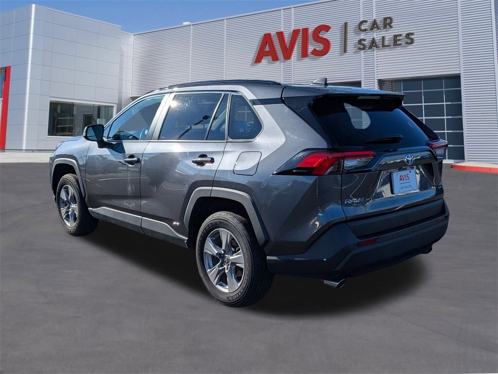 2025 Toyota RAV4 Hybrid XLE photo 2