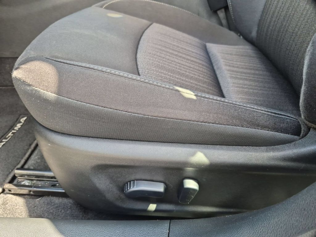 2025 Nissan Altima SV - Photo 14