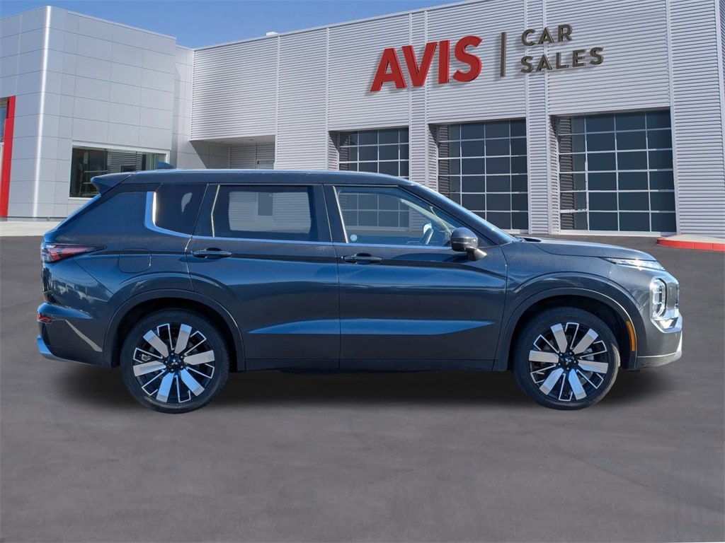 Thumbnail: 2025 Mitsubishi Outlander - 9