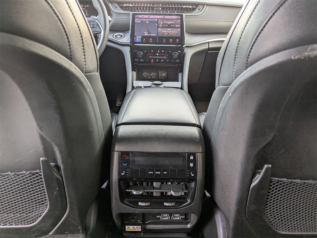 Thumbnail: 2024 Jeep Grand Cherokee L - 30